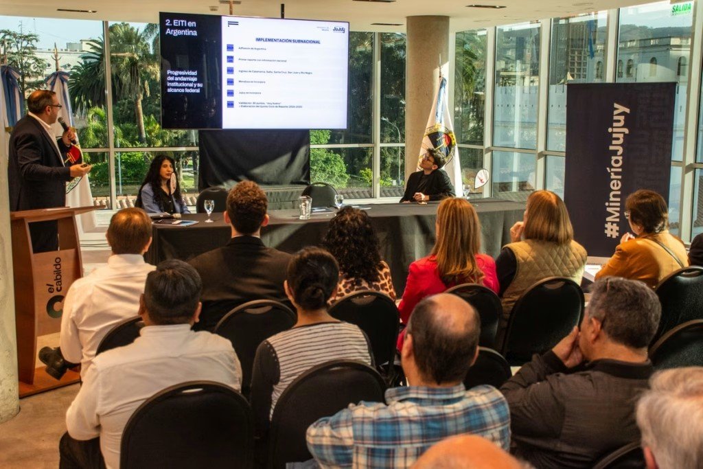 PDV_jujuy's tweet photo. Jornada pública sobre transparencia en la actividad minera y sus beneficios para la provincia https://t.co/4sN7zCeCPp vía @https://twitter.com/PDV_jujuy https://t.co/HUnOjso4HU