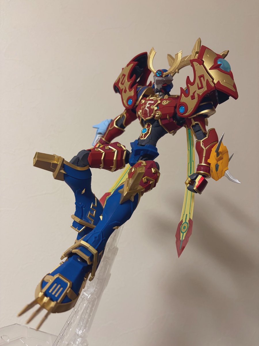 en0shima_escar's tweet photo. FSAスサノオモン出来た～
フロンティアのオタクなのでバイザーは銀
が好き 
そしてバイザー下ろしてる状態が良い
令和になってこんな棚が作れるくらい色々出してもろて感謝しかねぇ…デジモンのフィギュアはFSAしか信じられない https://t.co/AIOlcYo7Uy