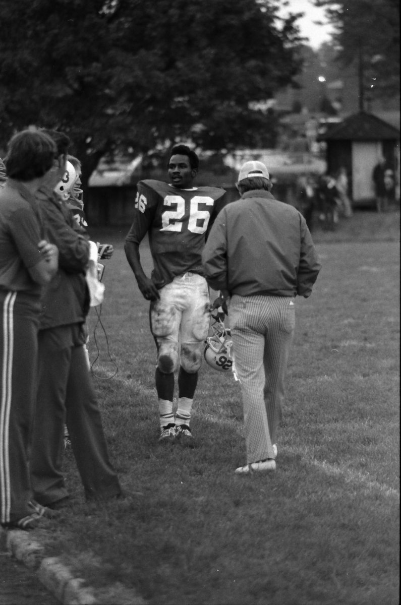WittFootball's tweet photo. Dave Merritt was one of the most dominant rushers in Wittenberg history, finishing with 4,696 career yards, 38 TDs and 228 points. A 2x Mike Gregory Award winner and 1978 1st-Team All-American, Merritt helped the Tigers reach 2 national championship games. 

#TigerUp #TBT https://t.co/zWhkcevyn6