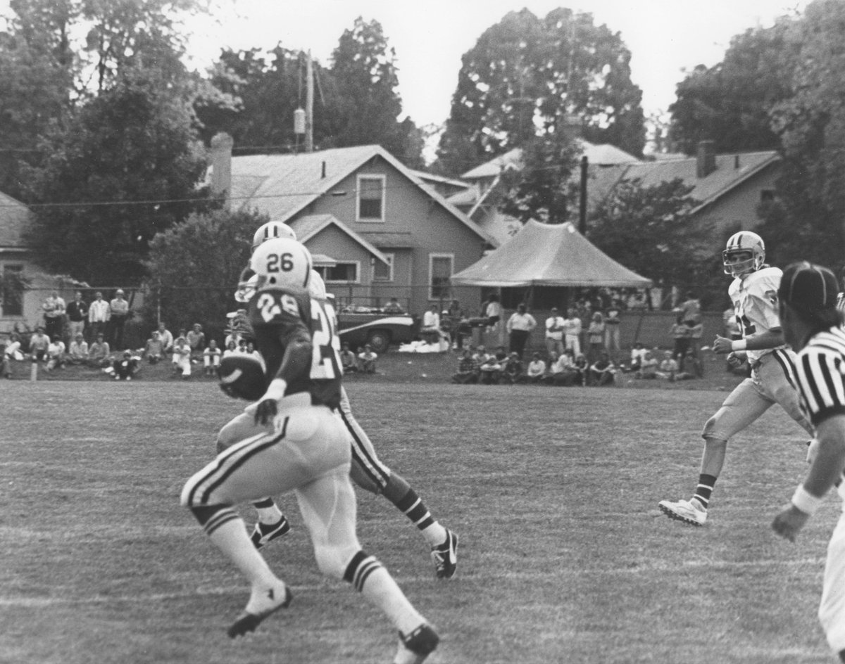 WittFootball's tweet photo. Dave Merritt was one of the most dominant rushers in Wittenberg history, finishing with 4,696 career yards, 38 TDs and 228 points. A 2x Mike Gregory Award winner and 1978 1st-Team All-American, Merritt helped the Tigers reach 2 national championship games. 

#TigerUp #TBT https://t.co/zWhkcevyn6