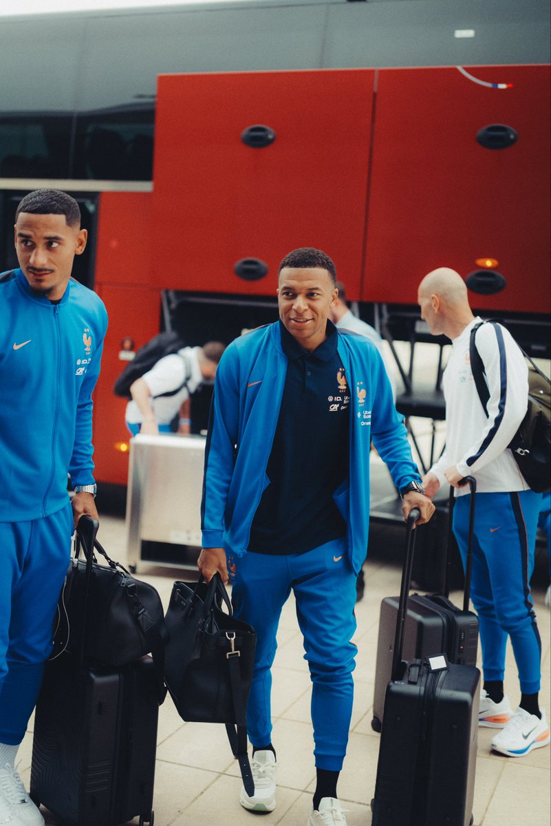 equipedefrance's tweet photo. Les Bleus sont arrivés en Turquie ! 🇹🇷 https://t.co/HOE7X4JYAX