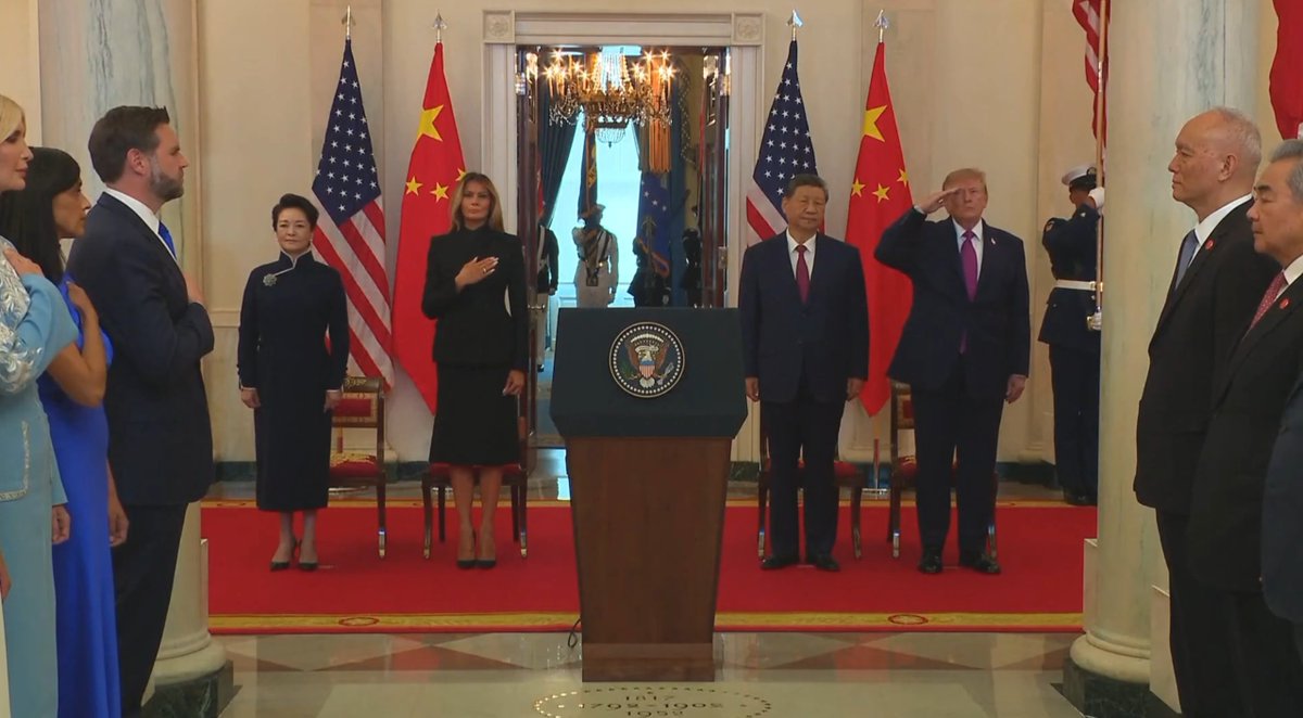 PulseCNW's tweet photo. 🚨 特朗普总统在白宫欢迎习近平主席 https://t.co/qWUOzF5Sx9