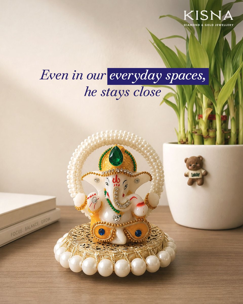 kisnaindia's tweet photo. Today, we bid Bappa farewell, carrying with us the faith, joy and warmth he leaves behind.
This Anant Chaturdashi, may that feeling stay with us, all year round. 🙏✨
#KISNA #AnantChaturdashi #Ganpati #Ganesh #Bappa #DiamondJewellery #Diamonds #NaturalDiamonds #DiamondRings #DiamondBracelet #DiamondNecklace