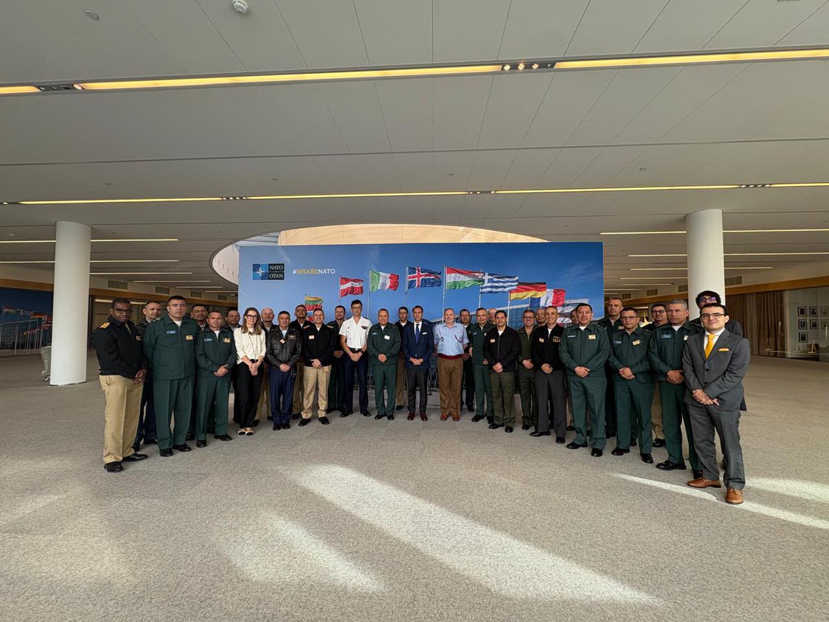 EsdegCol's tweet photo. 🌐El Curso de Altos Estudios Militares fortalece su formación estratégica en el Cuartel General de la OTAN, mediante espacios de intercambio y cooperación internacional que aportan a la preparación de los futuros líderes de las Fuerzas Militares de Colombia.

#YoSoyESDEG https://t.co/3xfgIWSrvL