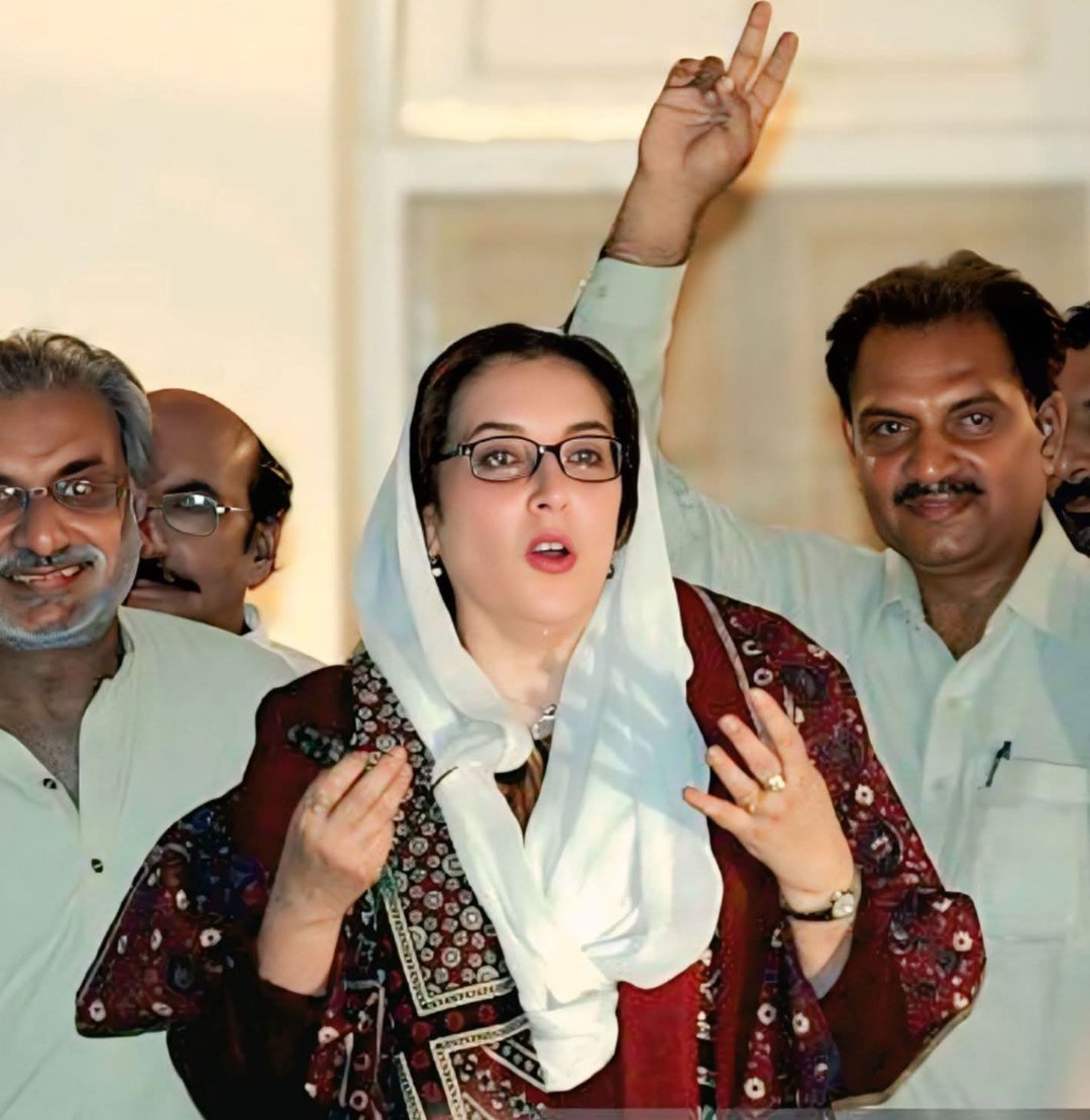 naeemkhaniq's tweet photo. بینظیر بھٹو شہید !!!
صرف وزیرِاعظم نہیں تھیں اپنے کارکن کی پہچان تھیں اُن کا فخر تھیں اُن کی آواز تھیں
سلام ھے اُس قیادت کو جس سے ملنا آسان تھا اور جسے کھونا پوری قوم کے لئے سب سے بڑا صدمہ بن گیا۔ 💔
آج پاکستانی قوم کو بینظیر بھٹو شہید جیسی قیادت کی ضرورت ھے
#BenazirBhuttoShaheed https://t.co/nODB1rivda