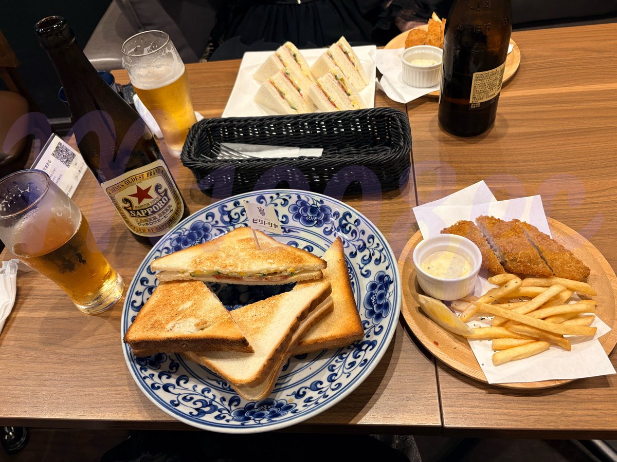 M1008pc's tweet photo. 先月クロエさんと遊んだ時の！ふたりで前も一緒に行ったお気に入りのカフェ💜🖤クロエさんもご自身のことで色々大変なのに私がずーっと手術で不安だったんですが、大丈夫ですよ！きっと上手くいくので頑張ってくださいねって何回も励ましてくださいました(　߹꒳​߹ ) https://t.co/zRpz6MkZLR