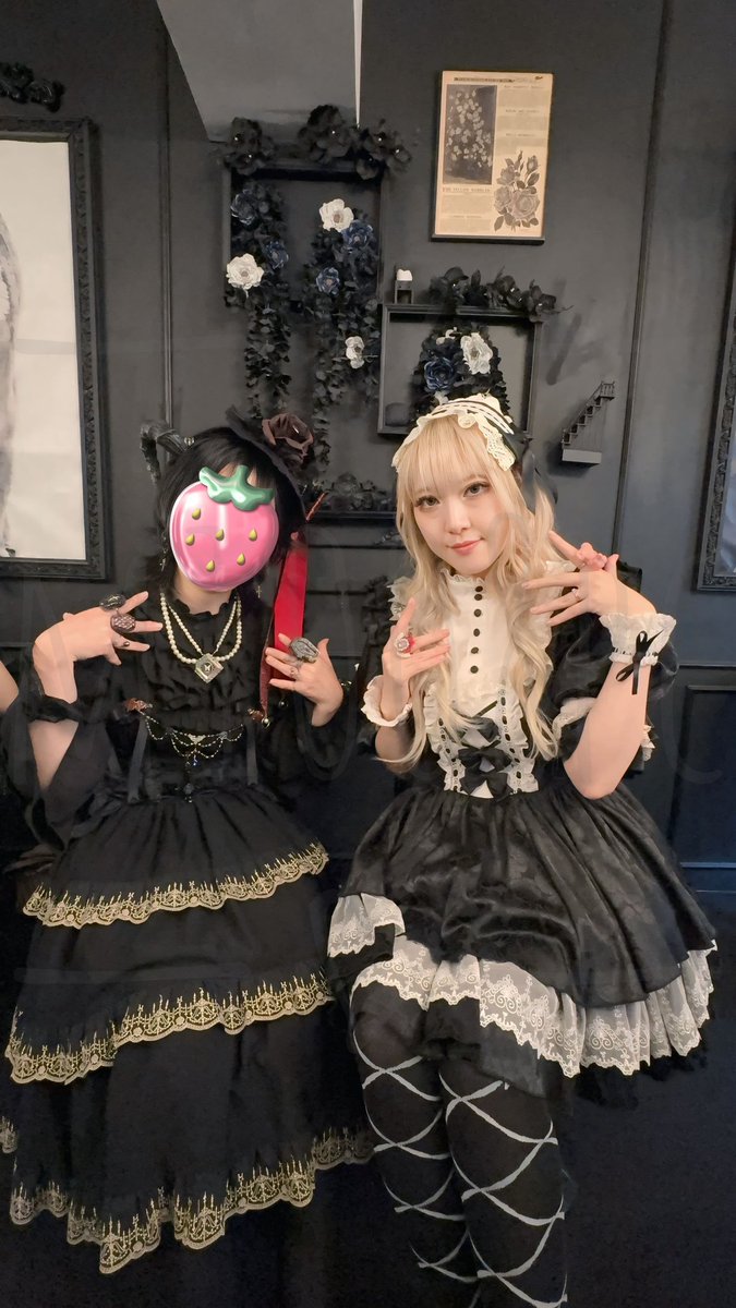 M1008pc's tweet photo. 先月クロエさんと遊んだ時の！ふたりで前も一緒に行ったお気に入りのカフェ💜🖤クロエさんもご自身のことで色々大変なのに私がずーっと手術で不安だったんですが、大丈夫ですよ！きっと上手くいくので頑張ってくださいねって何回も励ましてくださいました(　߹꒳​߹ ) https://t.co/zRpz6MkZLR