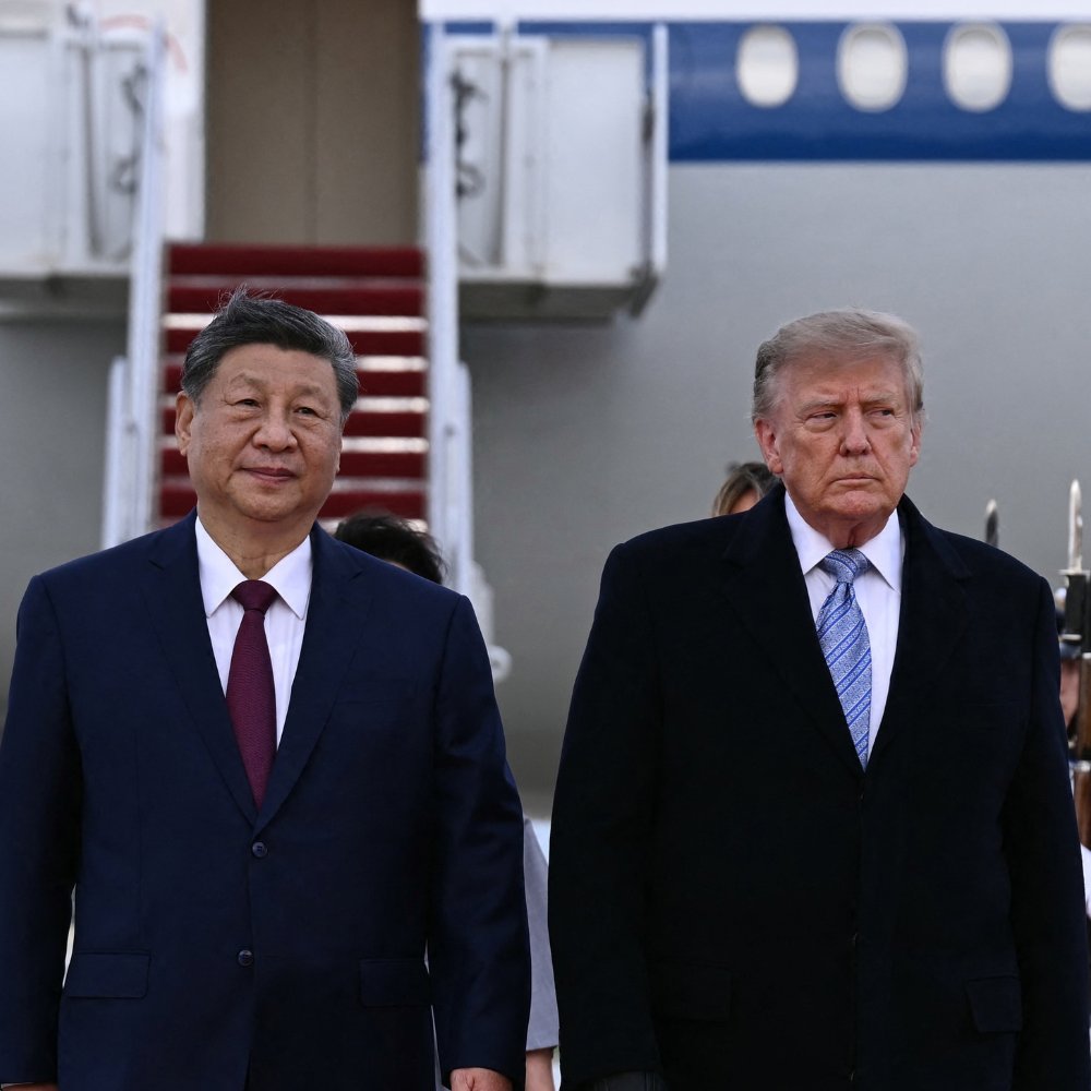 NEWSMAX's tweet photo. President Trump said Thursday that artificial intelligence would be a major topic in his talks with Chinese President Xi Jinping, while claiming China agrees with his preference to leave the issue "exactly where it is" and saying the Justice Department would serve as a guardrail. https://t.co/7YnxNGwcMI