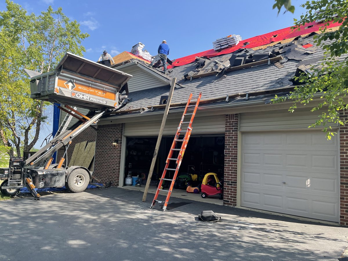 RoofmanUSA's tweet photo. 🌎 Midwest weather changes. Your roofing choice matters.
Learn why material selection plays a major role in protecting Michigan homes.
📖 Read our latest article! https://t.co/eFFRUul6gV
#RoofingMichigan #MichiganHomeowners #RoofingTips https://t.co/dWSutNtG2b