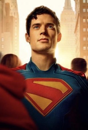 DiscussingFilm's tweet photo. Robert Pattinson says that it would be difficult to have his Batman in James Gunn's DCU.

“I think it would be kind of tough to have this version of Bruce outside of that world… it's such a specific kind of [style], the tone of it gets inside you.”

(Source: https://t.co/yp8suRaek7)