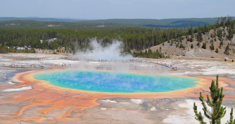 earthskyscience's tweet photo. #Yellowstone has undergone 3 massive super-eruptions in the past. If the Yellowstone #supervolcano erupted today, would humanity survive? 2 experts in #disasters and #volcanoes performed a thought experiment into what might happen. 🌋
https://t.co/0PIfzC8pR2
📸 Lucy Whitt. https://t.co/KF4NAd1bFf