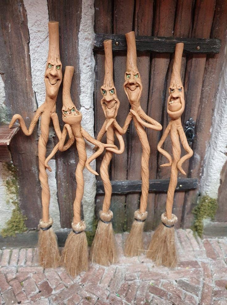 NiftyBuckles's tweet photo. #FolkloreThursday 🧹🍂
In European #Broomlore, sweeping after sunset was said to sweep in misfortune.
Suspect a hex? 👁️
Spit on your broom to break the spell! 🧹🌙
At #Mabon, a new broom could sweep away old energy and welcome the harvest season. Make a wish while sweeping, and folklore says it just might come true. ✨
🧹Carved Broomsticks by Georgia Marfels on Etsy