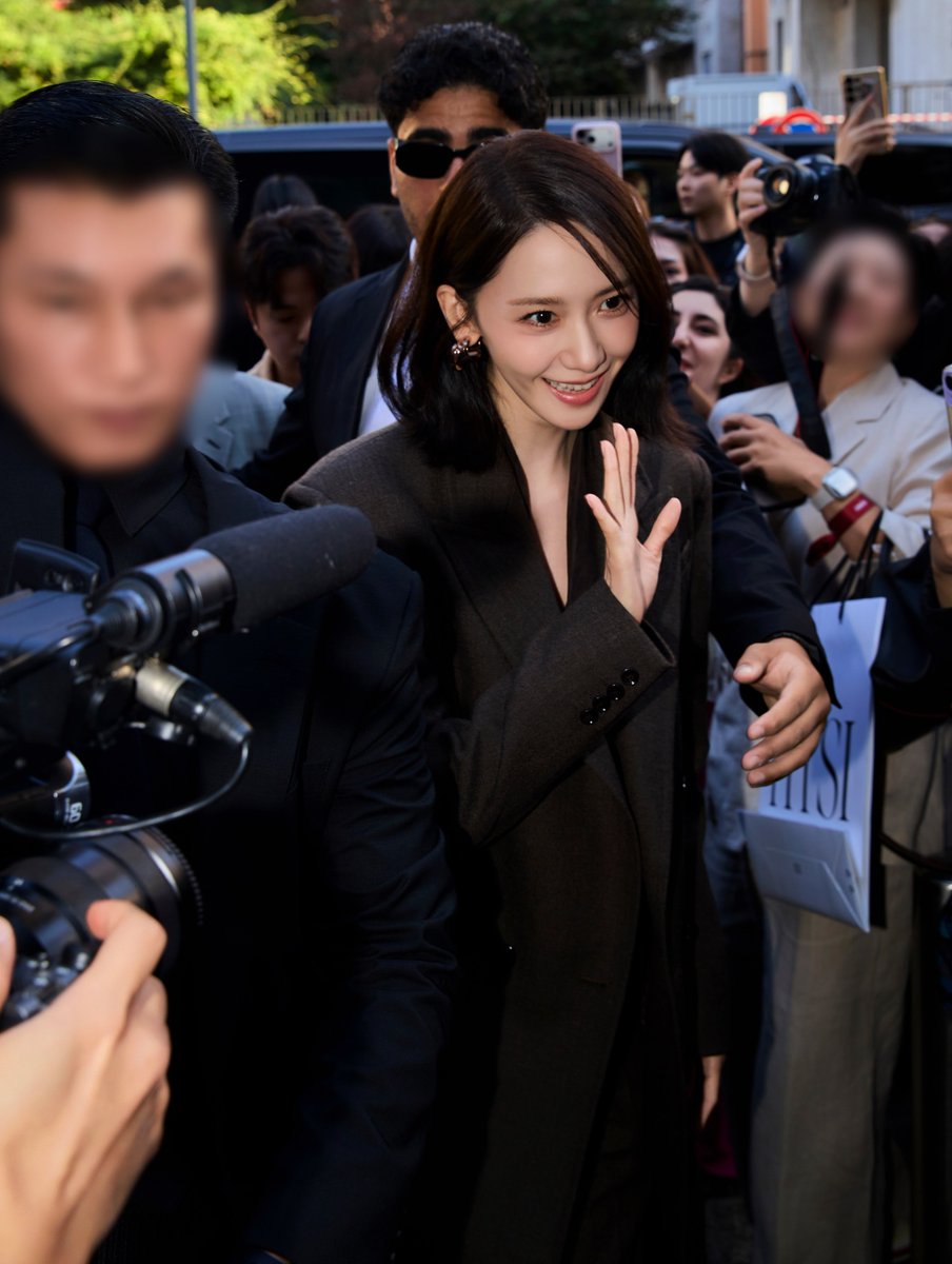 530_zip's tweet photo. 260924 막스마라 2027 S/S쇼 #윤아
🔗https://t.co/Xm53KcwWE0

YOONA AT MILAN FASHION WEEK  #YOONAxMaxMara #YOONAxMaxMaraSS27 #MaxMaraSS27 @maxmara https://t.co/ABSNdjPYcY