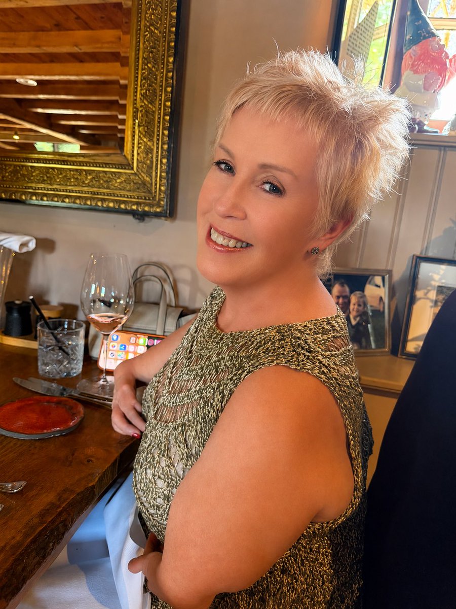 mandykid62's tweet photo. Nice lunch @thestarharome https://t.co/gYhy4K5TdO