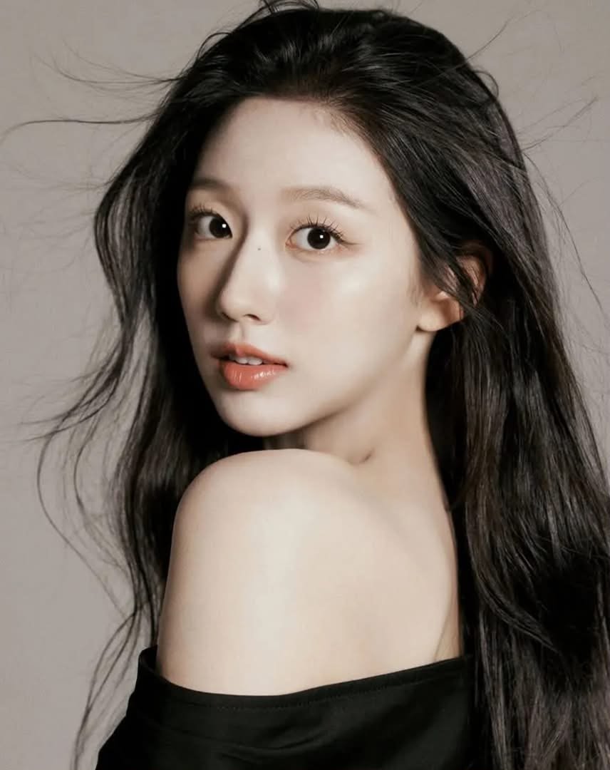 AdebayoTim12887's tweet photo. JeongYeIn reportedly to play the Female Lead in Netflix's TraumaCode Season 2; replaces HaYoung. https://t.co/WdHdCegIq3