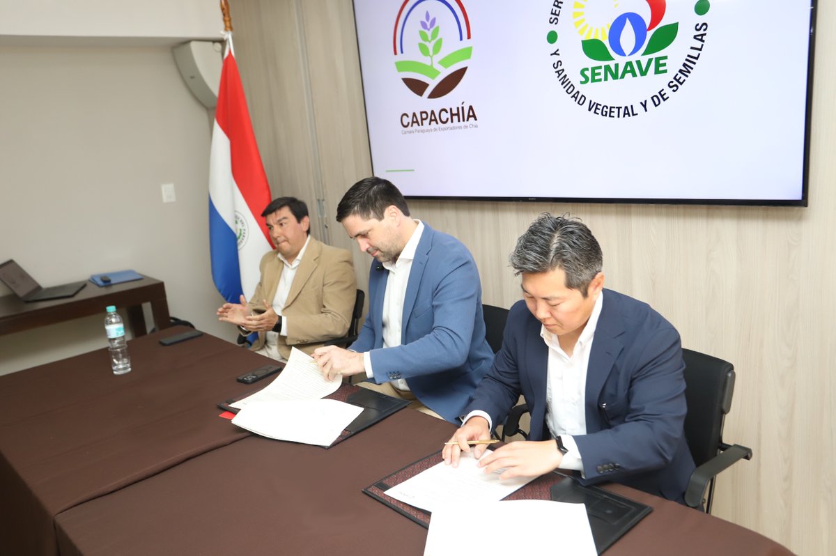 SENAVEParaguay's tweet photo. 📌#SENAVE y #CAPACHIA se unen para fortalecer las exportaciones de chía
Con el fin de fortalecer la sanidad, la calidad, la inocuidad y la trazabilidad del rubro, el SENAVE y la Cámara Paraguaya de la Chía, firmaron un Convenio Marco de Cooperación.
👉🔗https://t.co/aVGjzOpOT4 https://t.co/tmWsXJ1xQ5