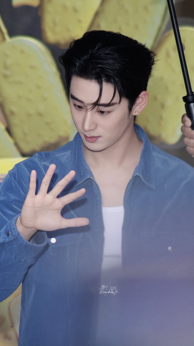 koonkoonkub's tweet photo. น่ารักมาก โฟมติดมือน้องหรอคับ
EXTREME WITH EST
#ExtremePopLayxEst
#est_rvp https://t.co/eld0uigXra