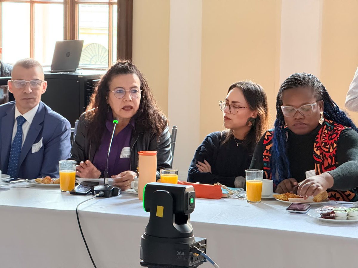 alejoocampog's tweet photo. En el @CCongresoCol nos reunimos con magistrados de la JEP, periodistas, víctimas y comparecientes de la Justicia Especial en donde evidenciamos la importancia de la @JEP_Colombia para la verdad y la reconciliación. Quienes queremos un país en paz nos oponemos al recorte en su presupuesto.  Colombia no puede volver a ser un país de odio y venganza.