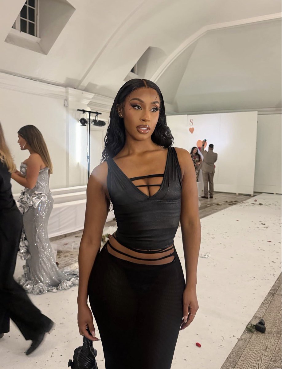luvislandcrave's tweet photo. Mara Pirez shares new Instagram photos. https://t.co/HeJPgerMRg