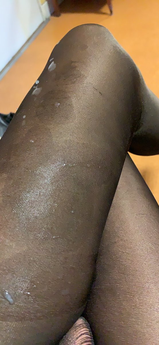 cumcollant's tweet photo. J’aime ejaculer tout mon sperme sur mes collants sans jamais les laver et les transformer en serpillière à foutre #cumrag https://t.co/qVcXMw7vb8