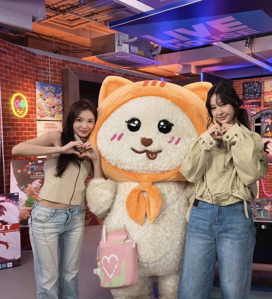 sapphoria_th's tweet photo. My fluffy family is so cute today! 🥹
💚💖🧡

MILKLOVE MUVMUV IN LH
#GMMTVLiveHouse https://t.co/bc2nDyIwhX