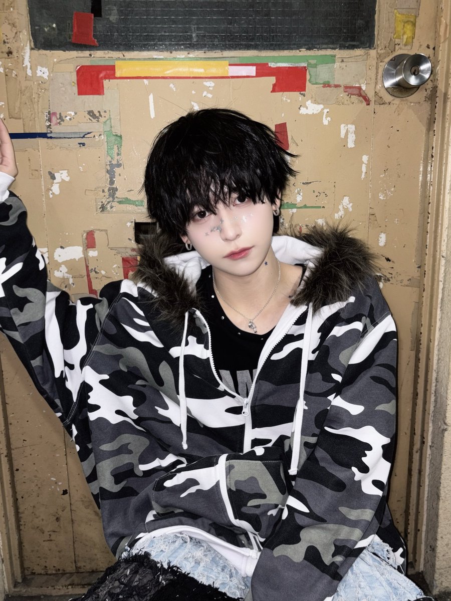shumero_Zavage's tweet photo. 救ってあげようとは思わないよ。傷ついてる君が好きだから。 https://t.co/BI1RTvEWVq
