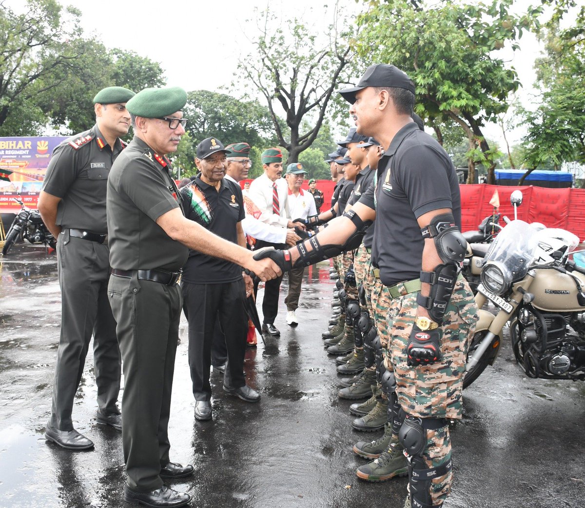 easterncomd's tweet photo. Under #ProjectShauryaSambandh, #EasternCommand organised a #BikeRally from #VijayDurg, #Kolkata, which was flagged off by #GOC, #BengalSubArea. The rally will cover approximately 1,840 km across #WestBengal, #Odisha, #Jharkhand and #Bihar, connecting with #Veterans, #VeerNaris and #VeerMatas.
The initiative honours their service and sacrifice while strengthening the enduring bond between the #IndianArmy and its #Veterans and their families.
#प्रोजेक्ट_शौर्य_संबंध के तहत, #पूर्वी_कमान ने #विजय_दुर्ग, #कोलकाता से #BikeRally का आयोजन किया, जिसे #GOC, #BengalSubArea ने रवाना किया। लगभग 1,840 किमी की दूरी तय करते हुए यह रैली #पश्चिम_बंगाल, #ओडिशा, #झारखंड और #बिहार से गुजरेगी तथा #पूर्व_सैनिकों, #वीर_नारियों और #वीर_माताओं से जुड़ेगी।
यह पहल उनके सेवा और बलिदान को सम्मान देने के साथ-साथ #भारतीय_सेना और #पूर्व_सैनिकों एवं उनके परिवारों के बीच मजबूत संबंध को और बेहतर बनाने की दिशा में एक महत्वपूर्ण कदम है।
#भारतीय_सेना
#पूर्वी_कमान
#IndianArmy
#EasternCommand
#ShauryaSambandh
#Veterans
#ESM
#WeCare
@adgpi
@SpokespersonMoD
@official_dgar
@ProDefKolkata
@HQ_DG_NCC
@PIB_India
@jhar_governor
@GovernorBihar
@GovernorOdisha
@lokbhavan_wb
@DIAV20
Facebook - https://t.co/Eg2OAat4FT
Instagram - https://t.co/s0JfclVeBC