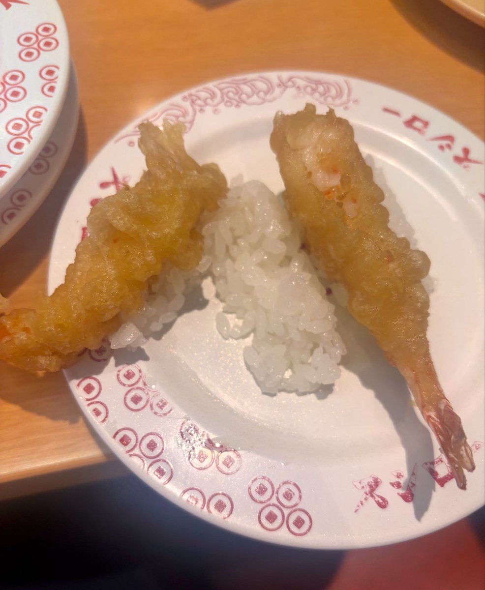 akanedooon's tweet photo. この間のスシロー

散らかりすぎい！ https://t.co/zPGumgDIla
