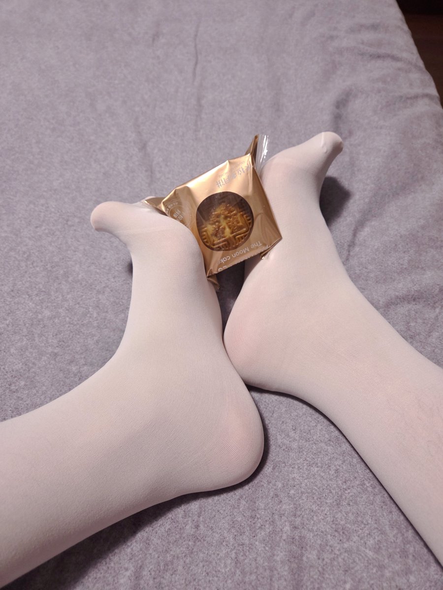 suling7777's tweet photo. 小男娘穿白丝喂各位吃月饼呀！各位中秋快乐哦！
#男娘 #伪娘 #贞操锁 https://t.co/Xs83kqnF9h