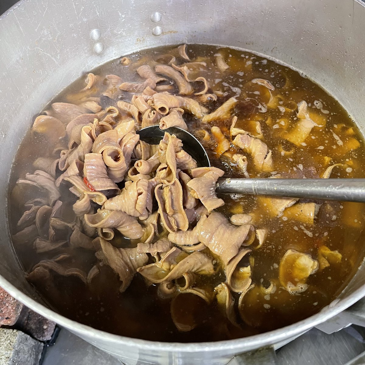 96tei's tweet photo. 九六亭です。
9月25日㈮より月イチ限定「ホルモンそば　煮干したまり味」約60食販売開始致します。
皆様のご来店お待ちしております。
よろしくお願い致します。
#九六亭
#名古屋
#烏森
#ラーメン
#白モツ
#ホルモン
#ホルモンそば
#煮干し
#たまりしょうゆ
#東海醸造 https://t.co/EGSO5SgiAG