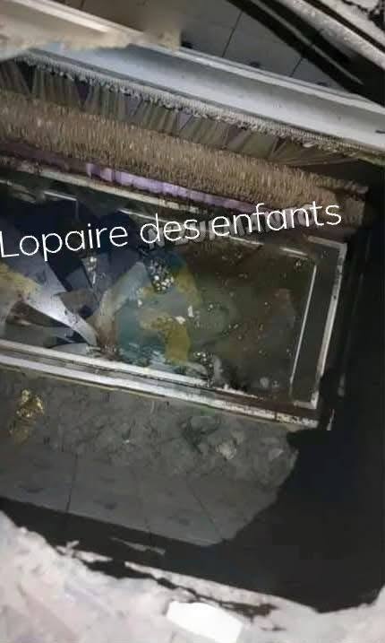 FabricePandi225's tweet photo. #Cameroun 🇨🇲 

Un corps en état de momification avancée a été découvert le 19 septembre à #Nkoabang (Une ville du Cameroun), dans un domaine attribué à Kedi_Samuel_Kenechukwu, alias #Ekedi_Samuel un prophete nigerian 🇳🇬. https://t.co/kXYJgpV7OM