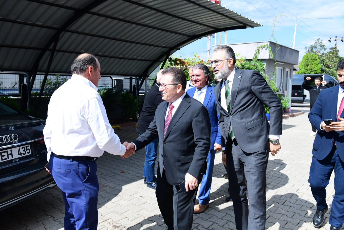 Selami__Altinok's tweet photo. 📍 Kestel

AK Parti Kestel İlçe Başkanımız Av. Nesri Demir ve Kestel Belediye Başkanımız Ferhat Erol ile birlikte Kestel’de faaliyet gösteren Asya Dokuma Fabrikası’nı ziyaret ettik.

Üretimin, istihdamın ve emeğin kestel ilçemiz ve ülkemiz için taşıdığı değeri yerinde gördük; kıymetli çalışanlarımızla bir araya gelerek sohbet ettik.

Misafirperverlikleri ve emekleri için teşekkür ediyor, bereketli ve hayırlı kazançlar diliyoruz.