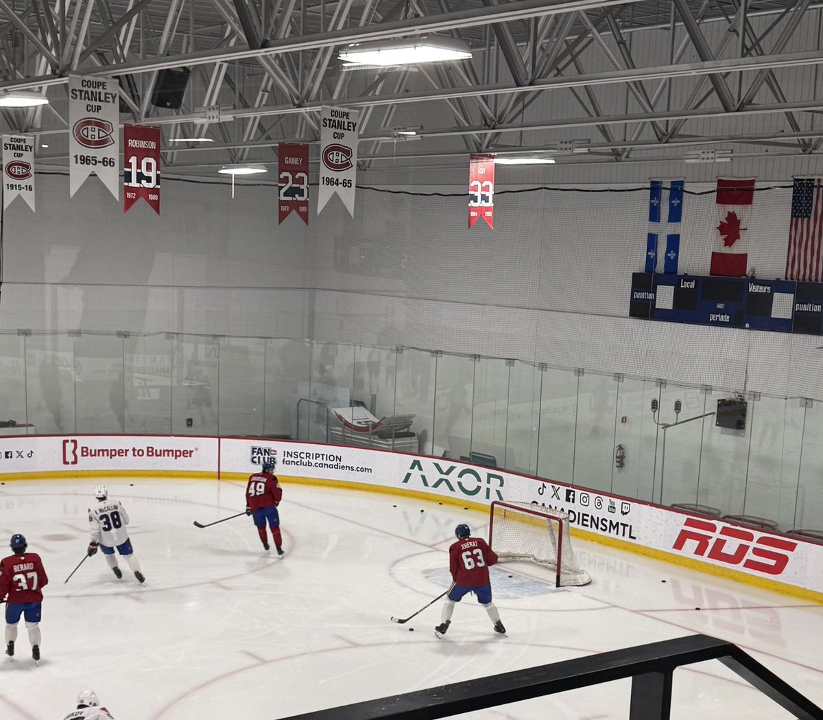 Antho_Martineau's tweet photo. Voyons voir ce que ça veut dire, mais Florian Xhekaj est sur la glace avec le groupe « AHL » ce matin. 

Reinbacher et Engstrom s’entraînent avec le gros club. https://t.co/X1ahN9GbbH