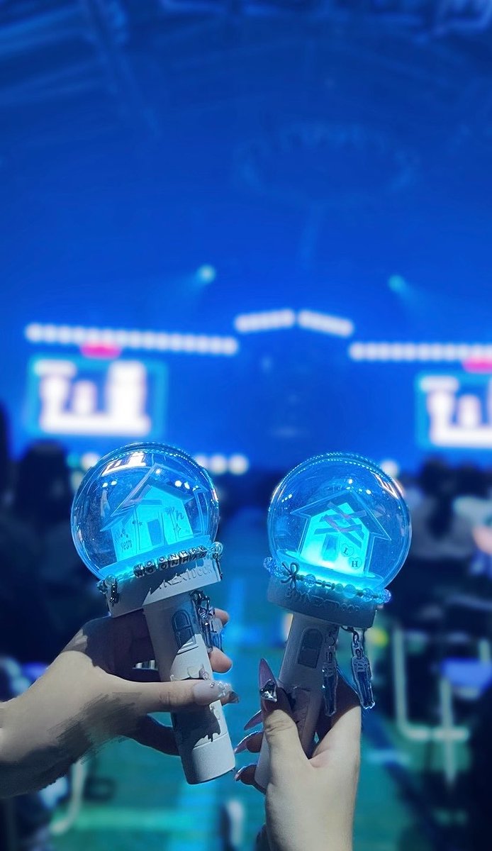 woo_nan4e's tweet photo. 260919 宮城😼✊🏻🩷🩵

楽園2では初連番❕たのしかった( i꒳​i )⭐️
体調たくさん心配したけど宮城で美味しいものたくさん食べれたみたいで安心した🥲♡
ステージに立ってるウナクくんちょーーかっこよかった😍💫💫 https://t.co/xJuJsTFyO7