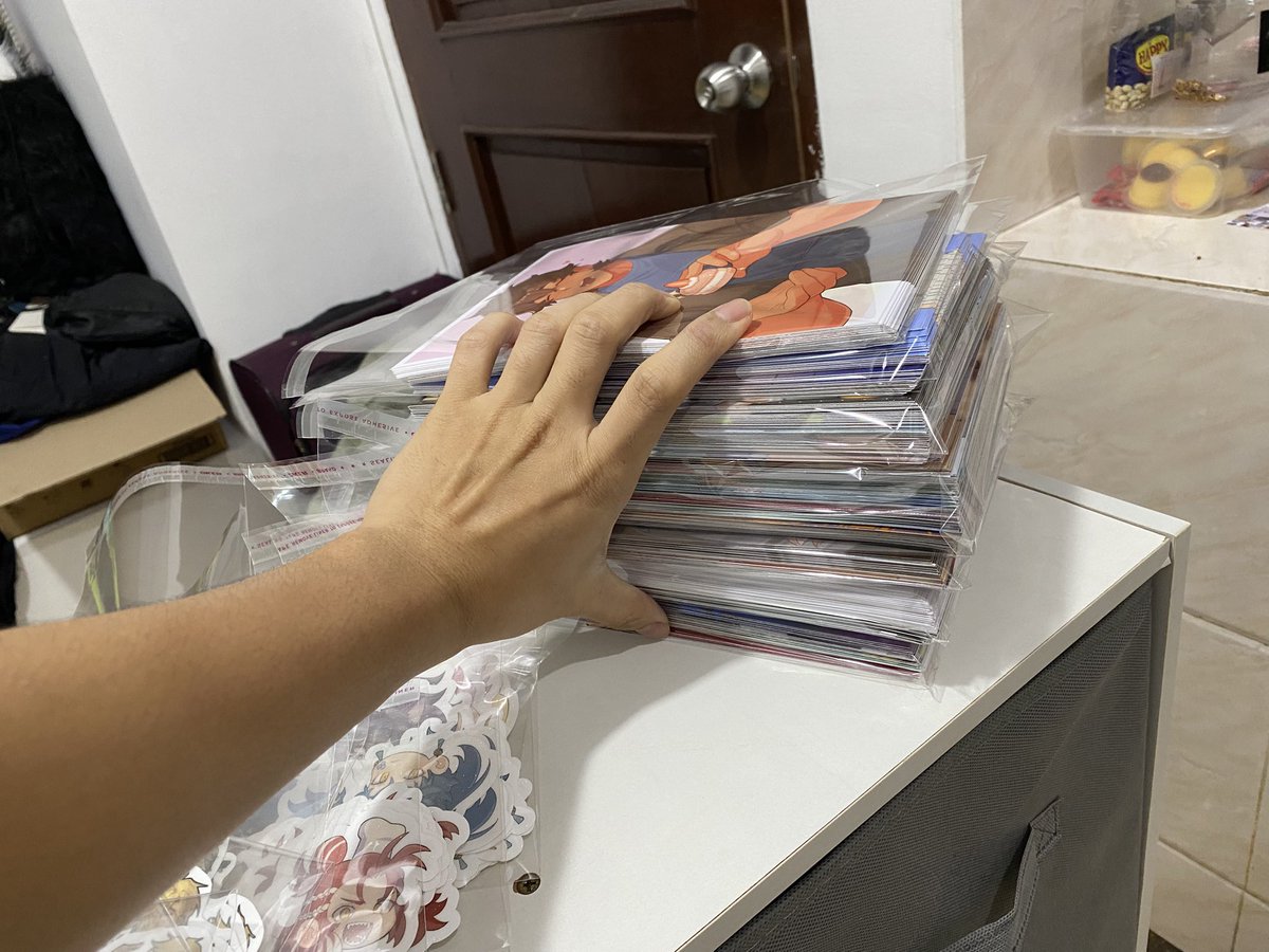 thisisajlegaspi's tweet photo. Art Prints and Stickers to be delivered this weekend sa Komiket QC.

Tenkyu sa mga nagpaprint @_yawmie_ @fujimachine @bluewdump @wallyandpeeps. Support nyo po sila this weekend

Also @kagami06Art sa tulong paggupit. 

Makakabayad ako ng renta this month 🙂‍↕️🙂‍↕️🙂‍↕️ https://t.co/ToPKv0GrJ7