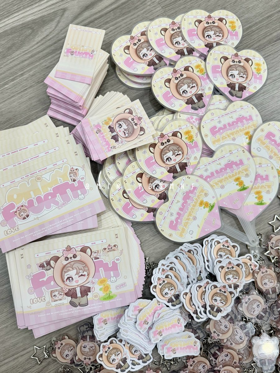 min_ybgmnf's tweet photo. I received everything today, I really really love it 🥺 

#FourthConcert 
#Fourthnattawat #โฟร์ทณัฐวรรธน์ https://t.co/Nac2yBk7p6