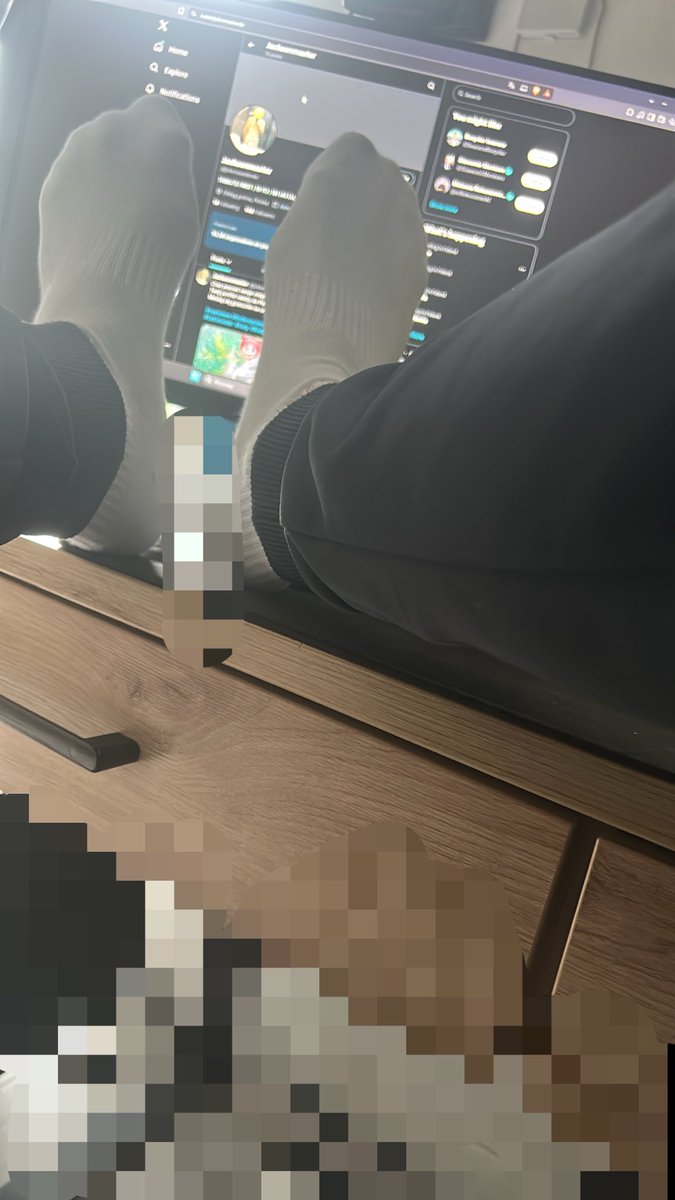 jcksnmasterdo's tweet photo. Co wy tacy niemrawi? 😈💸
Pan sam ma wam przypominać, gdzie jest wasze miejsce?
Portfele w dłoń i grzecznie meldujemy się 

#cashslave #findompoland #tribute #cuckold #findompl #feet #cashmaster  #soxy  #findom https://t.co/PY92E0BElc
