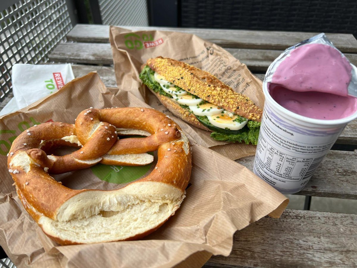 ribfuh's tweet photo. My breakfast today—enjoy your new day.☕️✨💐 https://t.co/6TTAcM2pGl