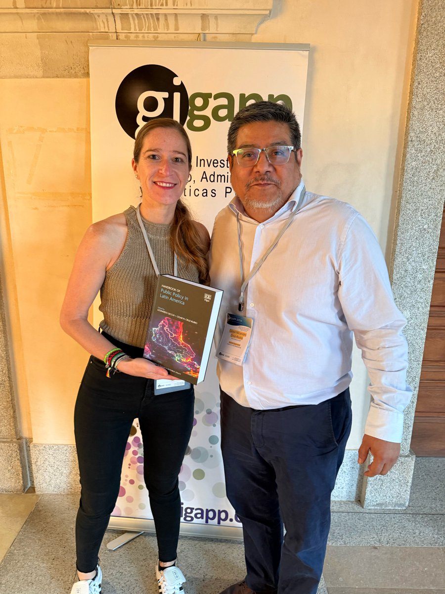 FLACSOec's tweet photo. 📰 #NoticiasFLACSO
En Madrid, la profesora Palmira Chavero @p_chavero participó en el XIII Congreso Internacional en Gobierno, Administración y Políticas Públicas (GIGAPP 2026), que se celebró del 21 al 23 de septiembre. GIGAPP constituye un espacio abierto de reflexión e intercambio de conocimiento orientado al fortalecimiento de la gobernanza y las instituciones en Iberoamérica.

En el marco de este encuentro, que reunió a investigadores, académicos y expertos de diversos países iberoamericanos en el ámbito de las políticas públicas, la profesora Chavero presentó la ponencia titulada “Difusión y adopción de políticas públicas en contextos multiescalares: una propuesta analítica entre Global Education Policy y Policy Process”.

En su edición de este año, el congreso propuso un espacio especial de reflexión en torno al retroceso democrático, las amenazas al derecho internacional y a las agendas globales, así como a la irrupción de la inteligencia artificial (IA) y sus impactos actuales y futuros en la gestión gubernamental y las políticas públicas.