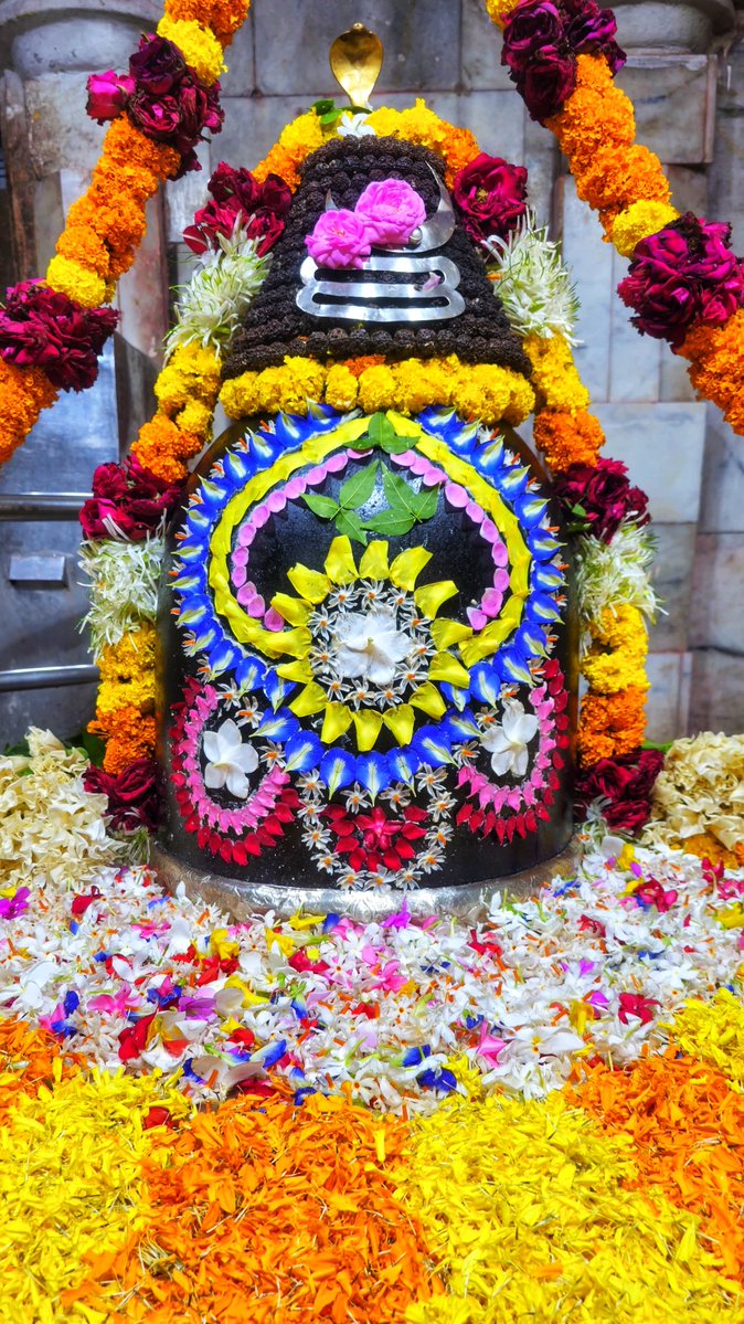 Somnath_Temple's tweet photo. श्री अहल्याबाई मंदिर, प्रभासक्षेत्र - गुजरात (सौराष्ट्र)
दिनांक: 24 सितंबर 2026, भाद्रपद शुक्ल त्रयोदशी - गुरूवार
सायं श्रृंगार 
092611213
#somnath #mahadev #shivji
#bhakti #somnathlivedarshan #somnathtemple #JaiSomnath
#SomnathSwabhimaanParv

Whatsapp Channel Daily Darshan https://t.co/sndKP0fuKq
