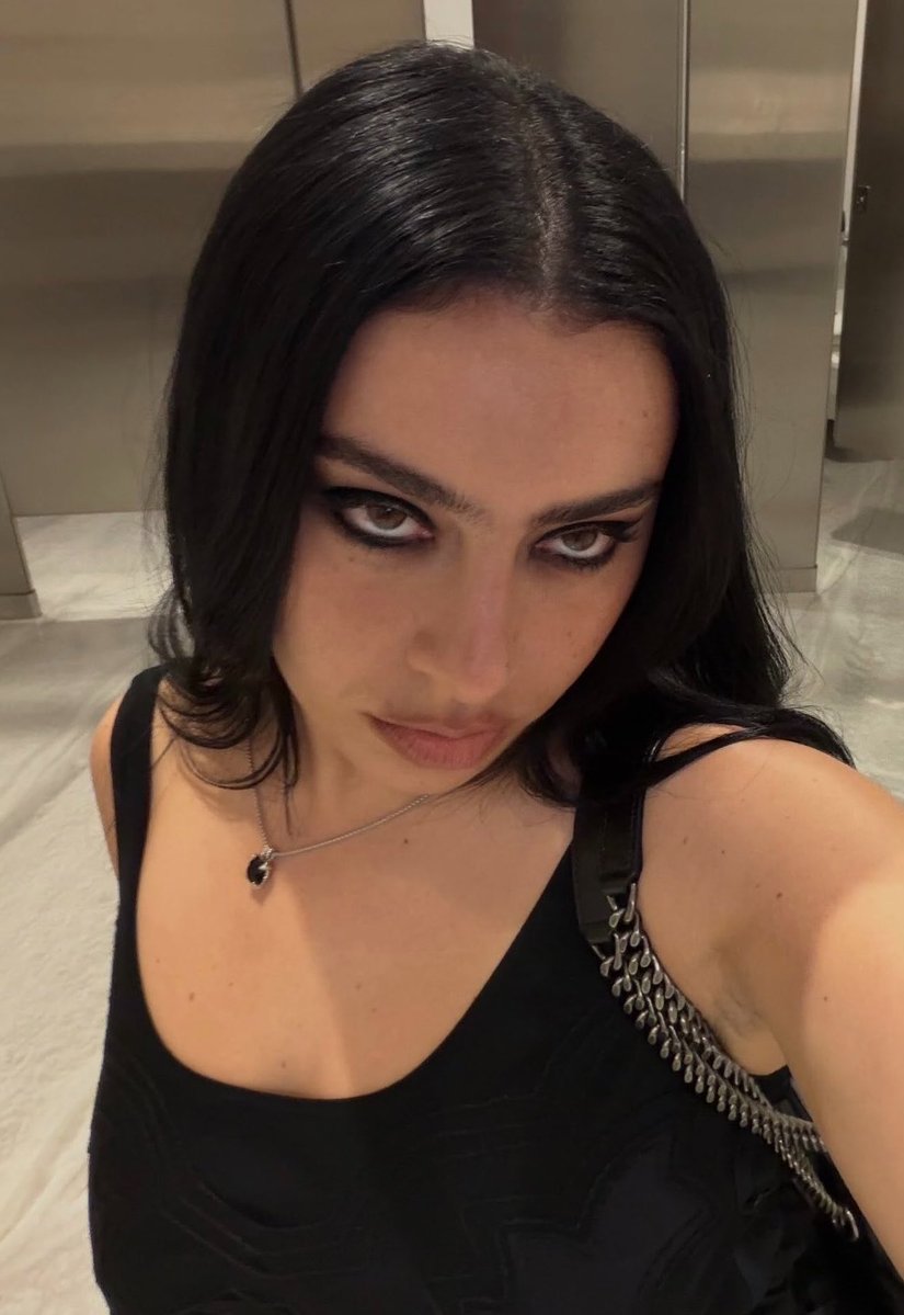 dailyxcxscores's tweet photo. gorjus classy ladies

#charlixcx #underscores https://t.co/AUDTmRRtow
