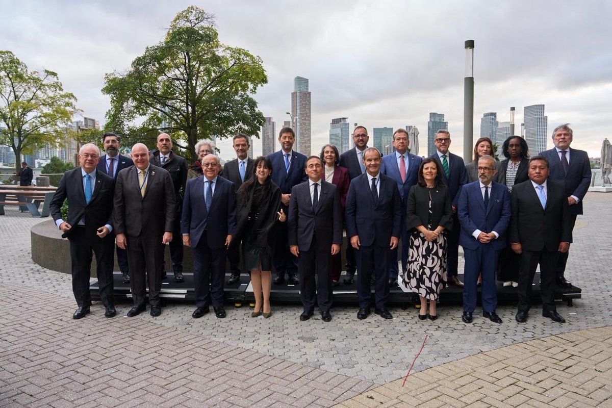 jmalbares's tweet photo. ¡Rumbo a Madrid!

Hoy en Nueva York nos hemos reunido los cancilleres iberoamericanos para poner en común el trabajo hacia la Cumbre Iberoamericana los días 4 y 5 de noviembre en Madrid.

Nuestra comunidad de valores se reforzará en beneficio de los ciudadanos iberoamericanos. https://t.co/aQovM5Q6cs
