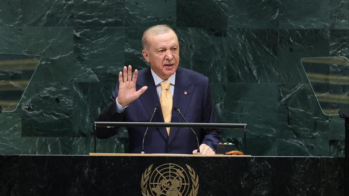 RD_turk's tweet photo. إعلام الاحتلال يعترف بوقع الصدمة بعد خطاب الرئيس أردوغان!

صحيفة #جيروزاليم_بوست الإسرائيلية تقرّ علناً بالعزلة السياسية المتصاعدة لتل أبيب عقب انطلاق الدورة الـ 81 للجمعية العامة للأمم المتحدة، وتؤكد:

التصريحات في الأمم المتحدة كشفت عن عزلتنا الدبلوماسية الآخذة في التعمق، وكان الرئيس #أردوغان من أشد وأعنف القادة هجوماً وانتقاداً لسياساتنا".

خطاب الرئيس أردوغان يثبت فاعليته ويقود جبهة الوعي العالمي لإدانة الانتهاكات المستمرة للحقوق المشروعة.