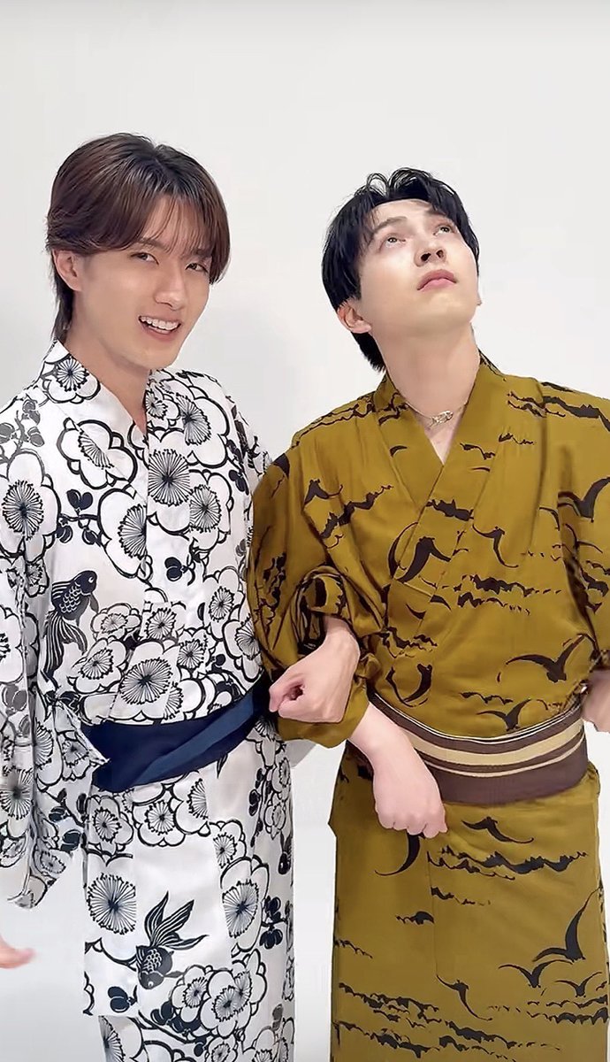 tabetai_ebi's tweet photo. 腕を組むとなぜか彼女の質感を出してしまう柔太朗のファン https://t.co/av6i8weTx6