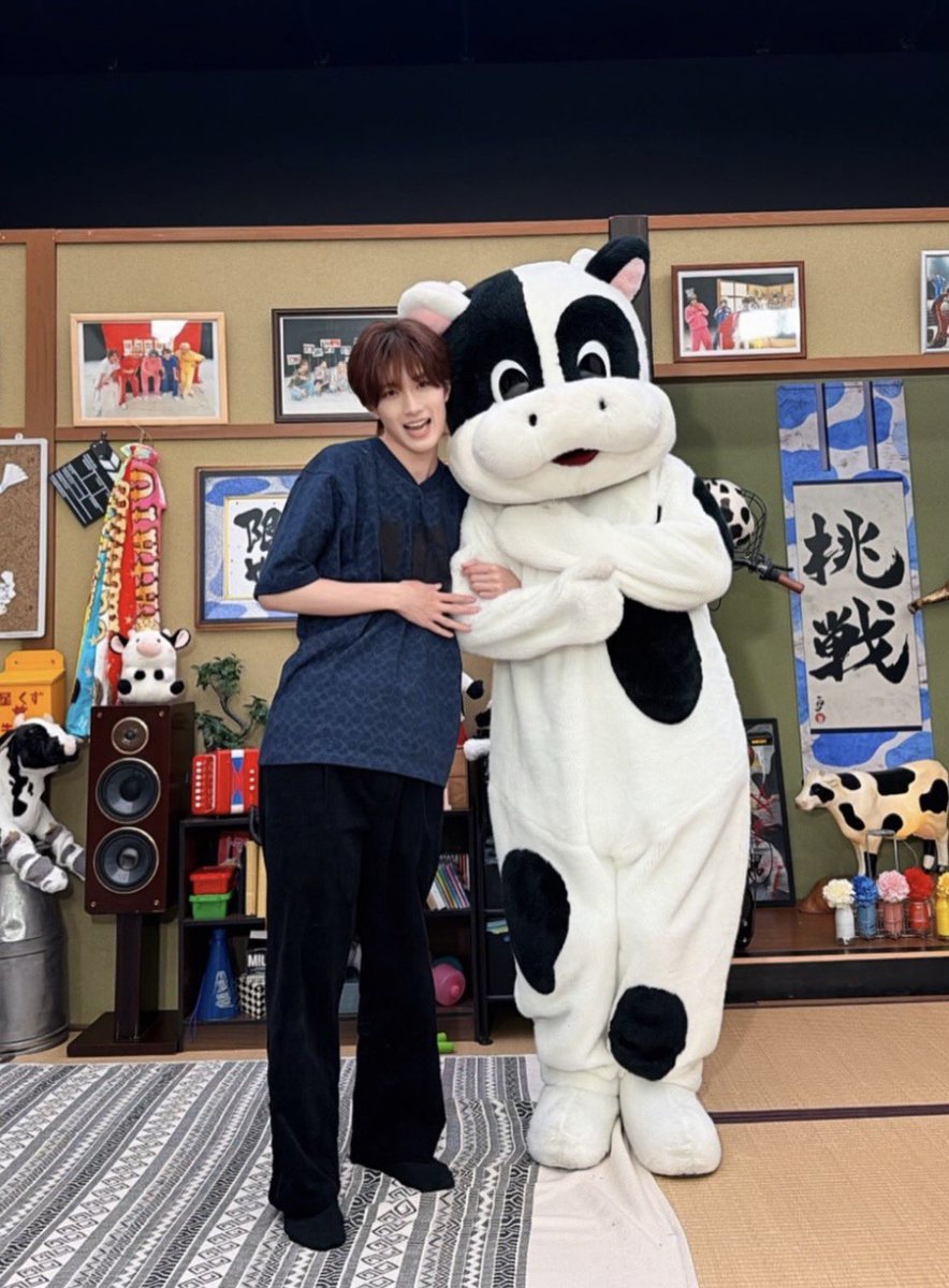 tabetai_ebi's tweet photo. 腕を組むとなぜか彼女の質感を出してしまう柔太朗のファン https://t.co/av6i8weTx6