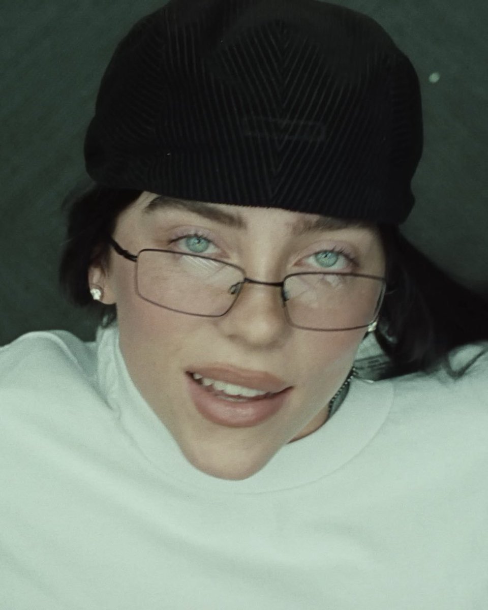 buckbuzz_'s tweet photo. 4 BILLION STREAMS FOR “BIRDS OF A FEATHER.” 🔥

Billie Eilish’s hit becomes the first solo song by a woman to reach the milestone on Spotify. 

(@billieeilish) https://t.co/T0XF3PzKRm