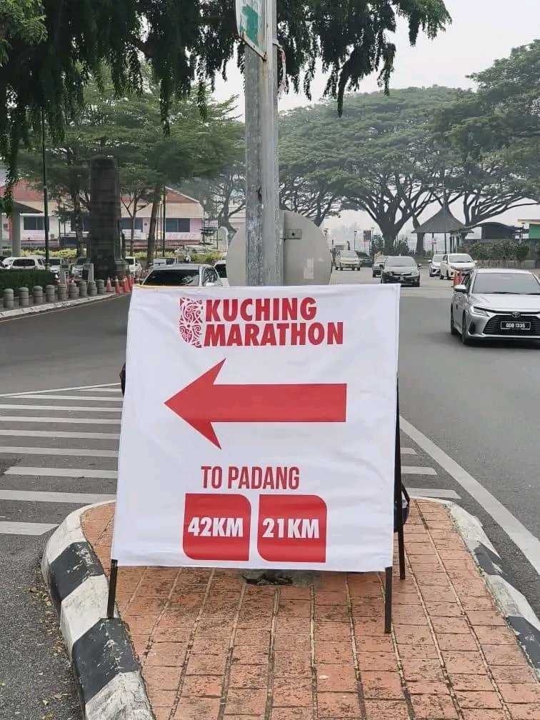 MarathonKuching's tweet photo. 𝗧𝗵𝗲 𝗱𝗶𝗿𝗲𝗰𝘁𝗶𝗼𝗻𝗮𝗹 𝘀𝗶𝗴𝗻𝗮𝗴𝗲 𝗳𝗼𝗿 𝗞𝘂𝗰𝗵𝗶𝗻𝗴 𝗠𝗮𝗿𝗮𝘁𝗵𝗼𝗻 𝟮𝟬𝟮𝟲 https://t.co/frLXnzeure