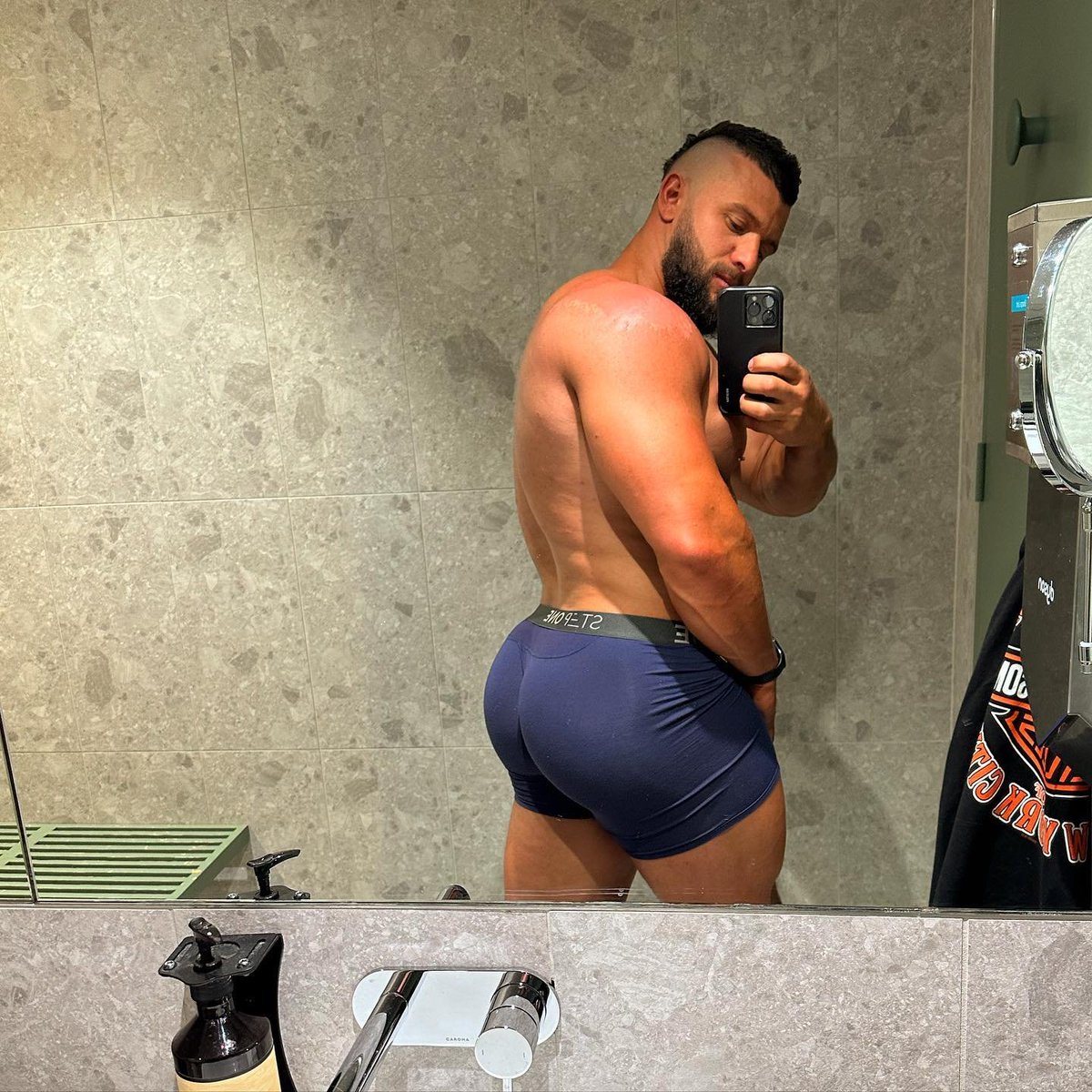 SamMcKinney2026's tweet photo. Different bathroom, same selfie 😏🙈 #shirtless #mirrorselfie #muscle #gains #beefcake #fit #gymlife #beard #bathroomselfie #thick https://t.co/3tPPCvop22