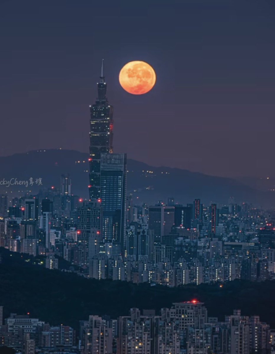 DD____'s tweet photo. GM GN EVERYONE 

Wishing you all a joyful Mid-Autumn Festival!🥮

@WEEXcn做合约，来 WEEX。一个账户，交易 Crypto、美股、黄金与全球市场 https://t.co/BcfF56u8fl