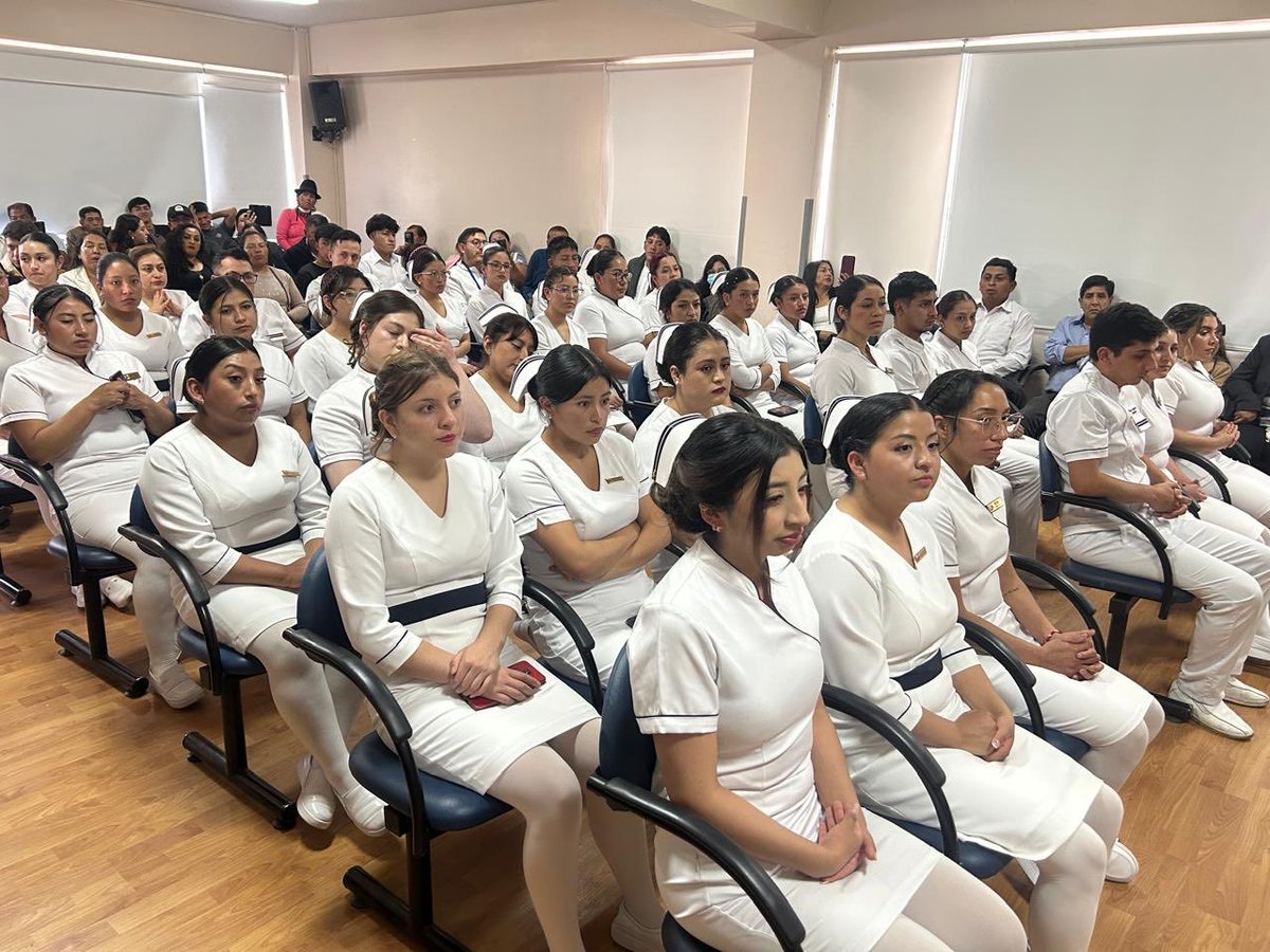 HHCCAzogues's tweet photo. #GobiernoDelEcuador | 🏥🤝 El @HHCCAzogues reafirma su compromiso con la formación del talento humano en salud. Junto a la @UCatolicaCuenca, certificamos a 34 internos de Enfermería que culminaron su internado rotativo, de septiembre de 2025 a agosto de 2026. https://t.co/jXoVKxhYsJ